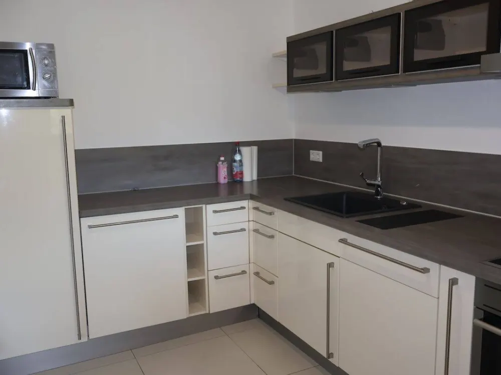 100m² Wohntraum am Rosenaupark: Balkon, Premium-Küche & TG-Stellplatz inklusive!