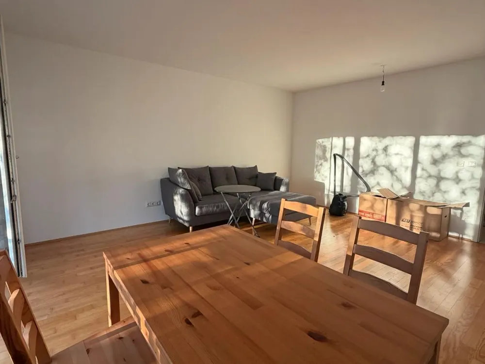 Wohnung zur Untermiete (Sep-Dez) mit großem Balkon S-Bahnhof Laim