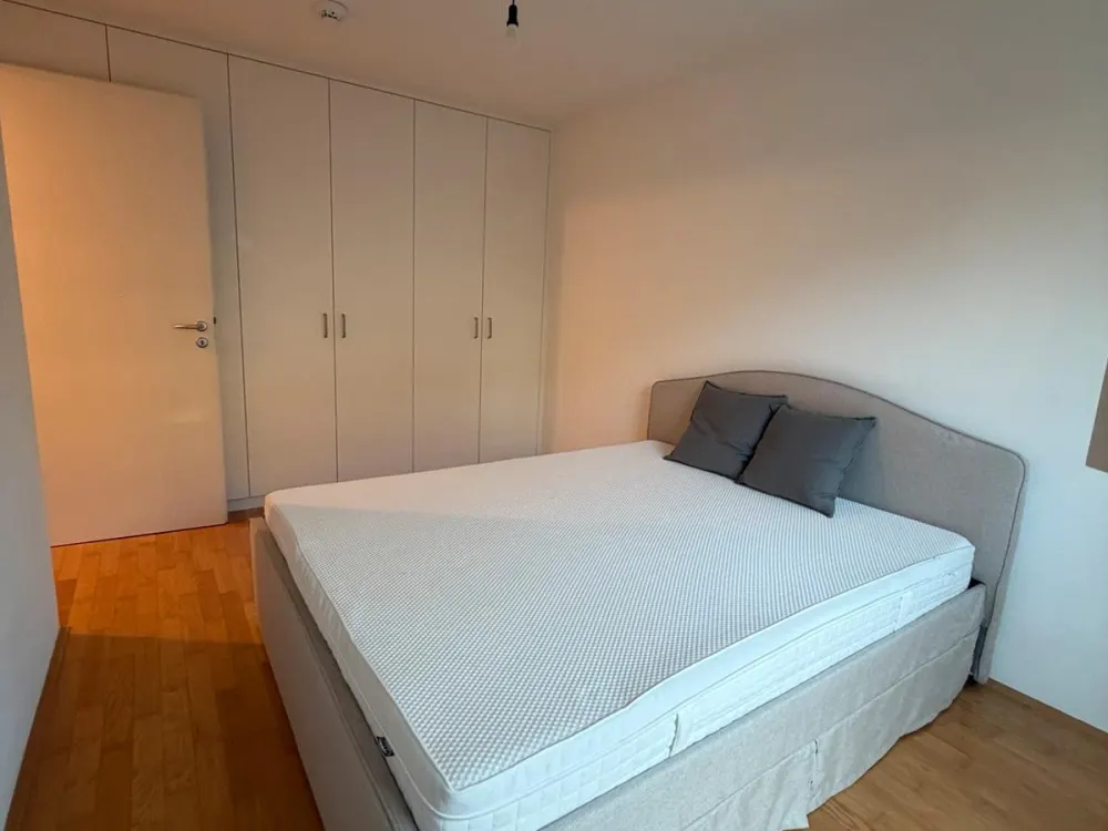 Wohnung zur Untermiete (Sep-Dez) mit großem Balkon S-Bahnhof Laim