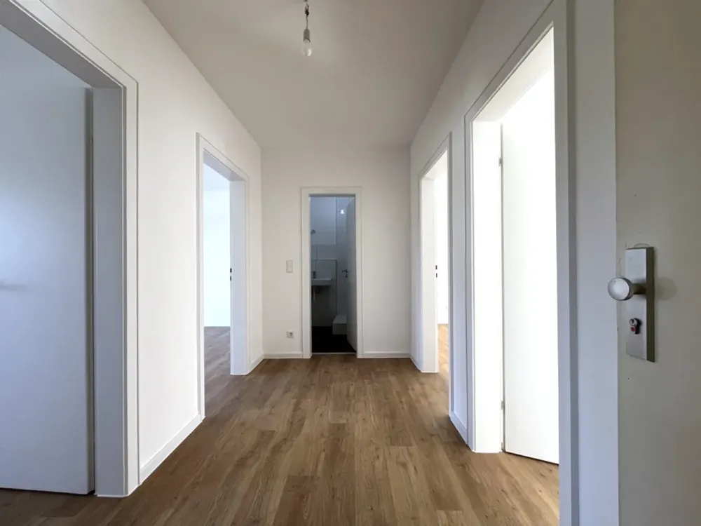 Freshly Renovated 3-Room Apartment!