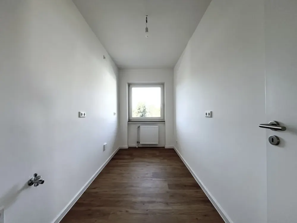 Freshly Renovated 3-Room Apartment!