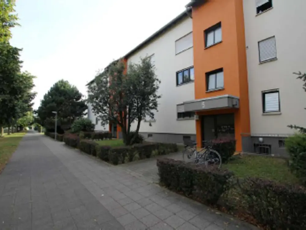 Modernisierte 2-Zimmer-Wohnung mit Westloggia, Einbauküche und Duplex-Stellplatz in Durlach-Aue