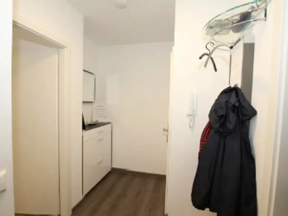 Modernisierte 2-Zimmer-Wohnung mit Westloggia, Einbauküche und Duplex-Stellplatz in Durlach-Aue