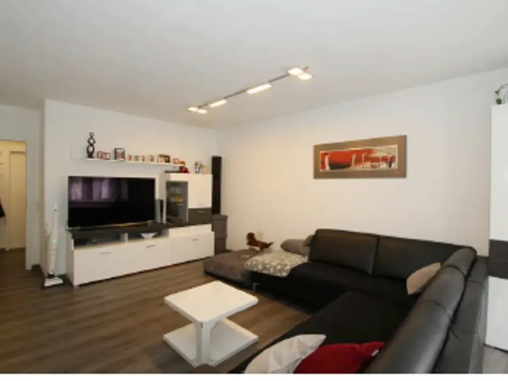 Modernisierte 2-Zimmer-Wohnung mit Westloggia, Einbauküche und Duplex-Stellplatz in Durlach-Aue