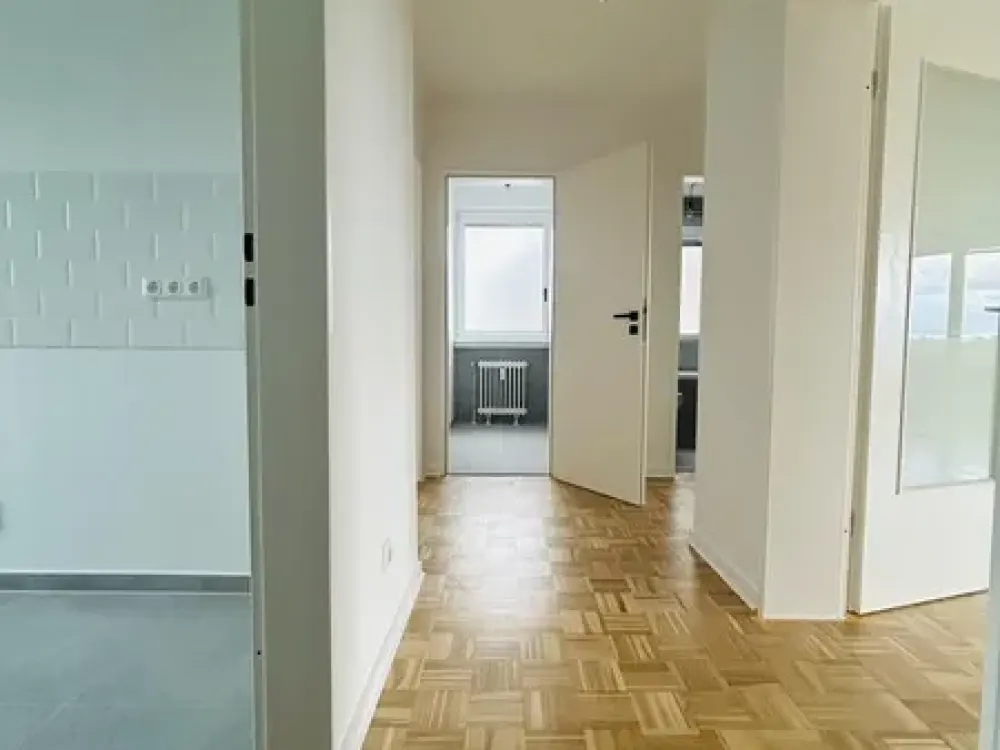 Available again: 3-room apartment with wide view and south-facing balcony