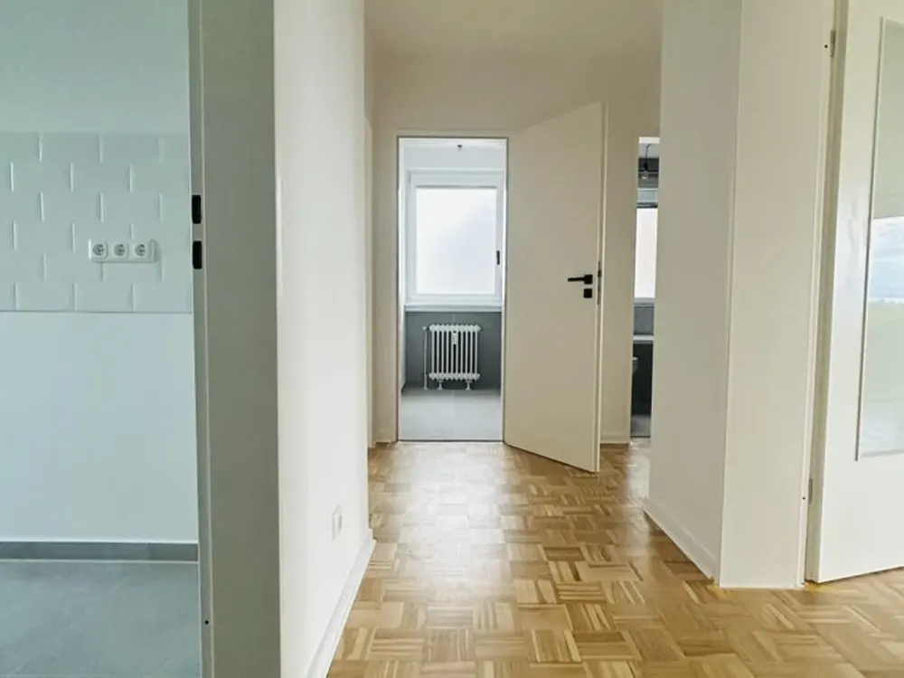 Available again: 3-room apartment with wide view and south-facing balcony