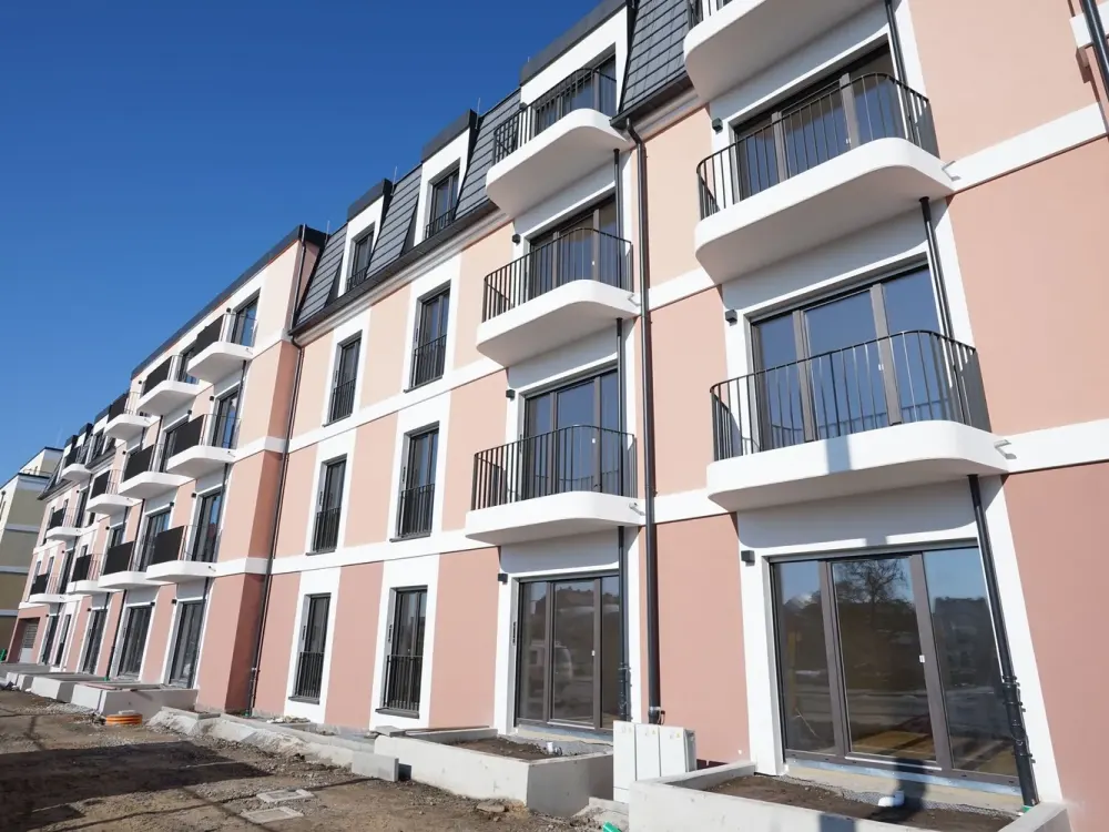 First Occupancy Bright 4-Room Apartment with Loggia in Dresden-Friedrichstadt