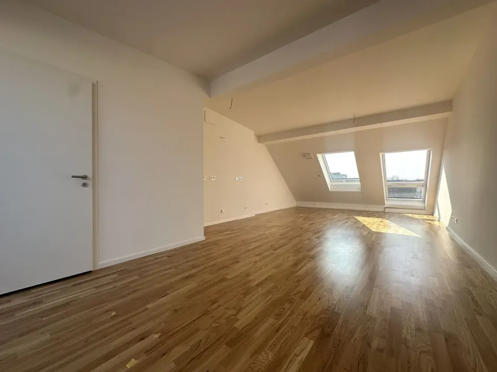 First Occupancy Bright 4-Room Apartment with Loggia in Dresden-Friedrichstadt