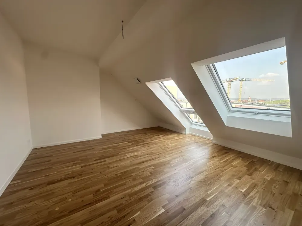 First Occupancy Bright 4-Room Apartment with Loggia in Dresden-Friedrichstadt