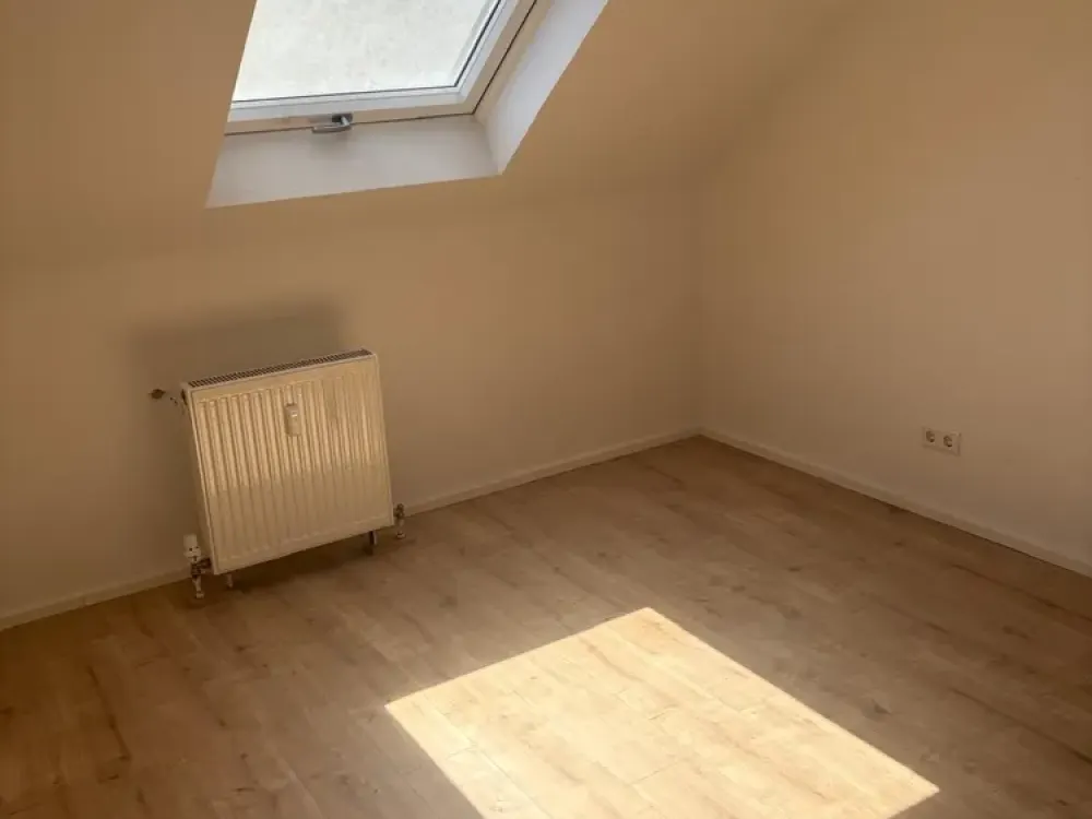 Modern & zeitlos wohnen, attraktive 2-Zimmer-Dachgeschosswohnung in Offenbach zu vermieten
