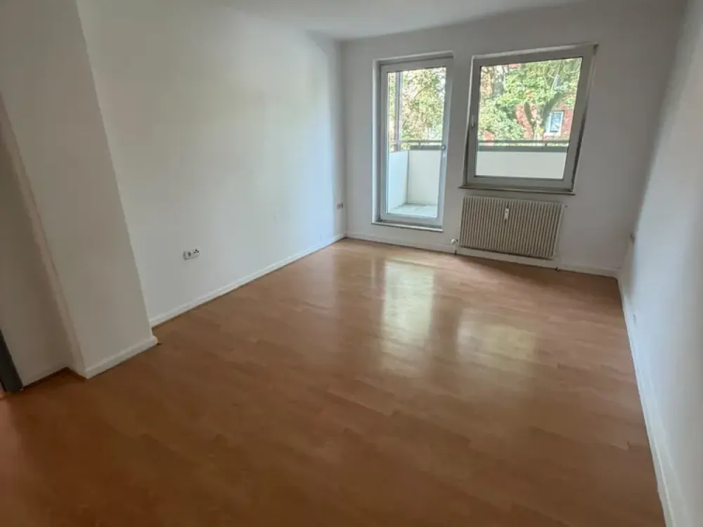 *zu sofort verfügbar * 4 Zimmer Wohnung mit Balkon