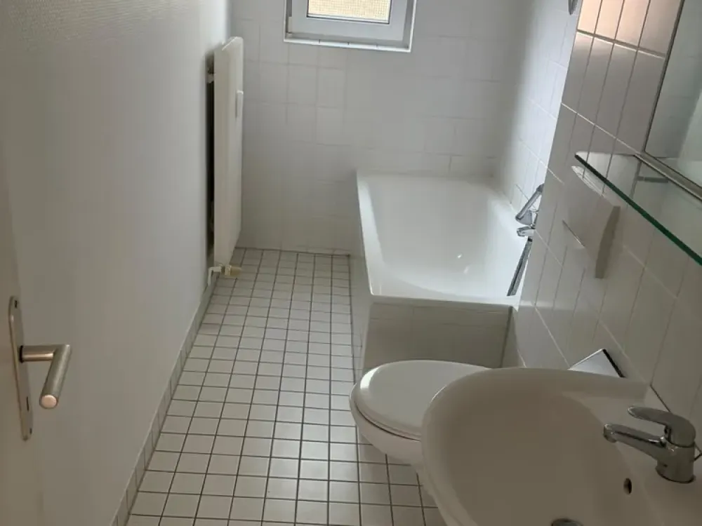 *zu sofort verfügbar * 4 Zimmer Wohnung mit Balkon