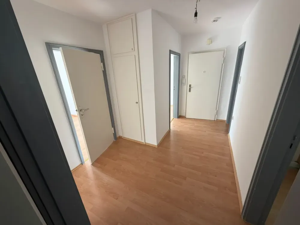 *zu sofort verfügbar * 4 Zimmer Wohnung mit Balkon
