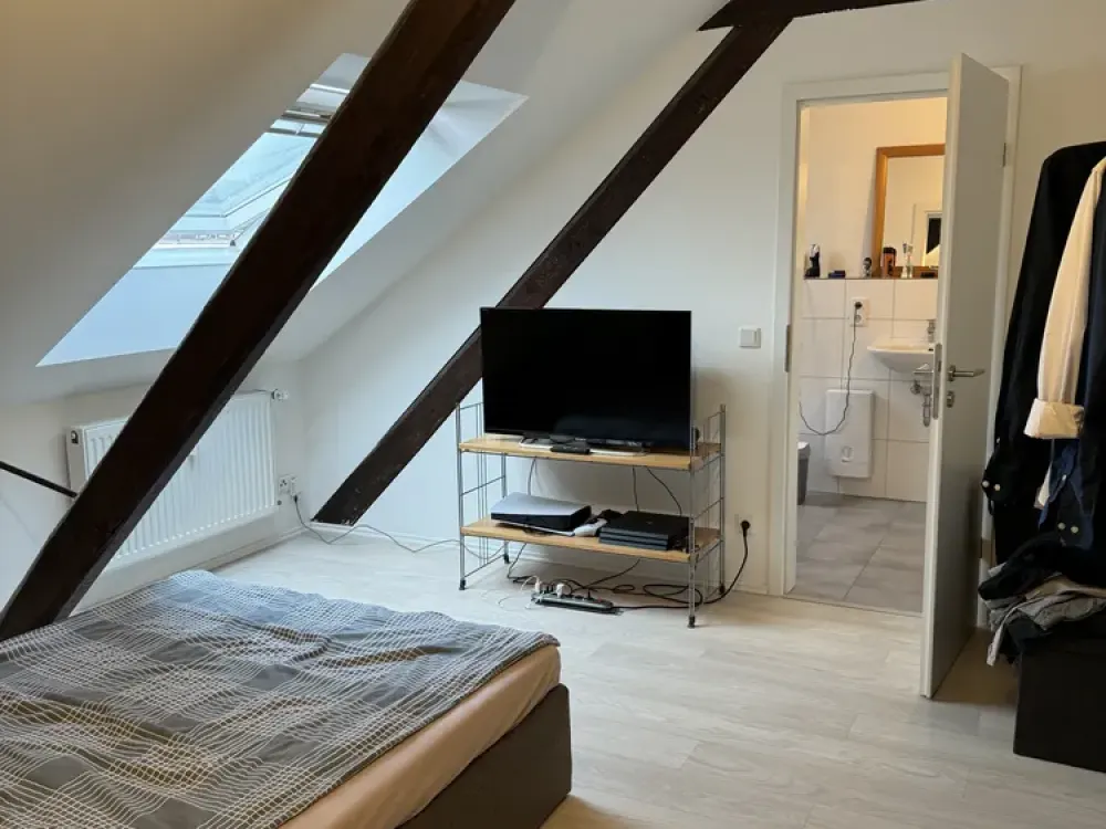 Helle, gut geschnittene Dachgeschosswohnung mit Potenzial