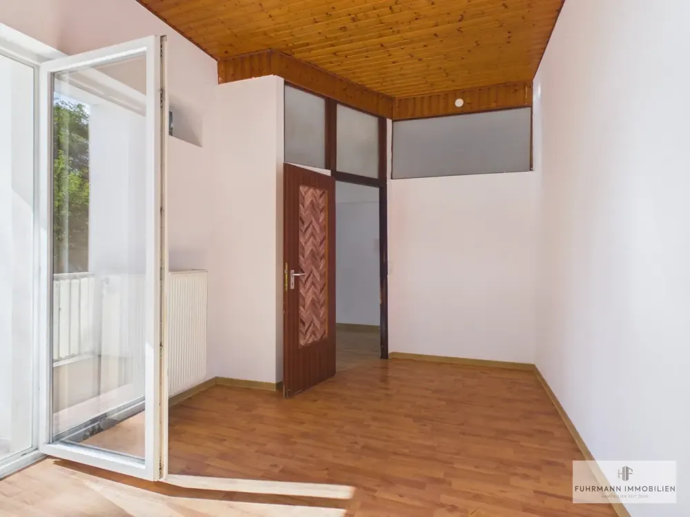 Lichtdurchflutete 4 ZKB Wohnung mit Loggia in gepflegtem Dreifamilienhaus in Saarbrücken-Malstatt