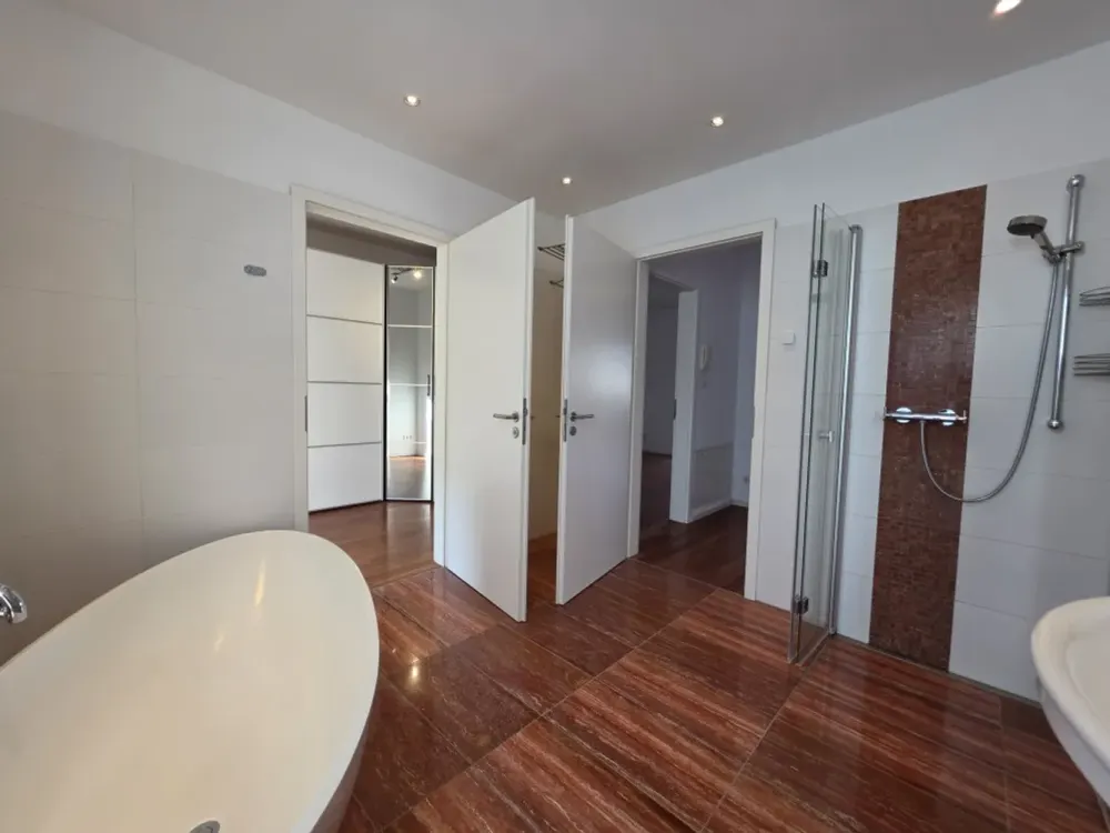 Wohnung sucht auf 4 Jahre befristet, neue Mieter