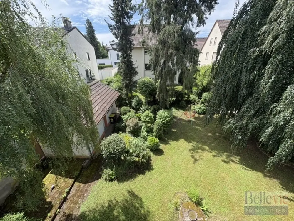 Lichtdurchflutete 4 Zimmer-Wohnung nahe Altstadt mit großem Südbalkon und 1 Tiefgaragenplatz
