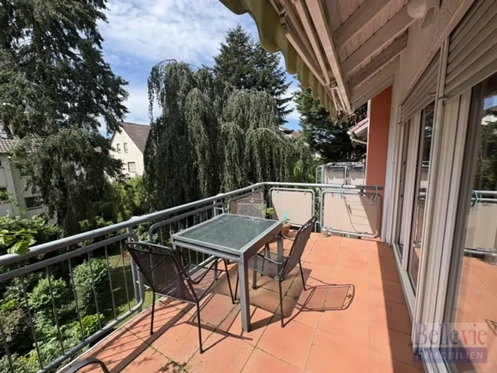 Lichtdurchflutete 4 Zimmer-Wohnung nahe Altstadt mit großem Südbalkon und 1 Tiefgaragenplatz