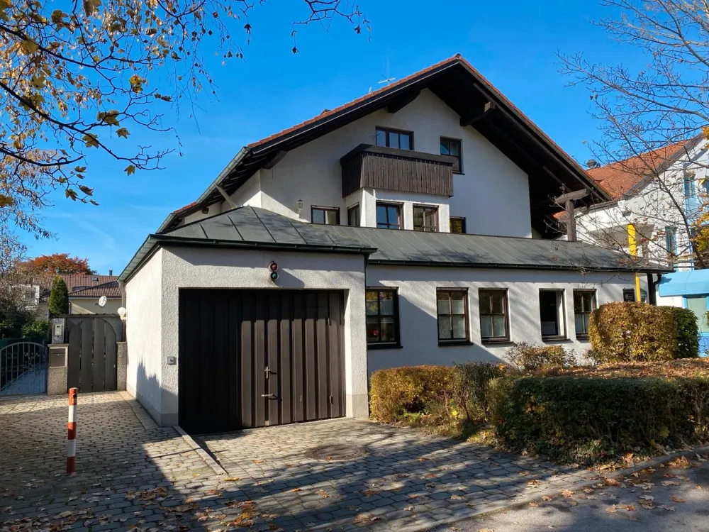 1-Raum-Wohnung mit Einbauküche und Balkon in München Trudering