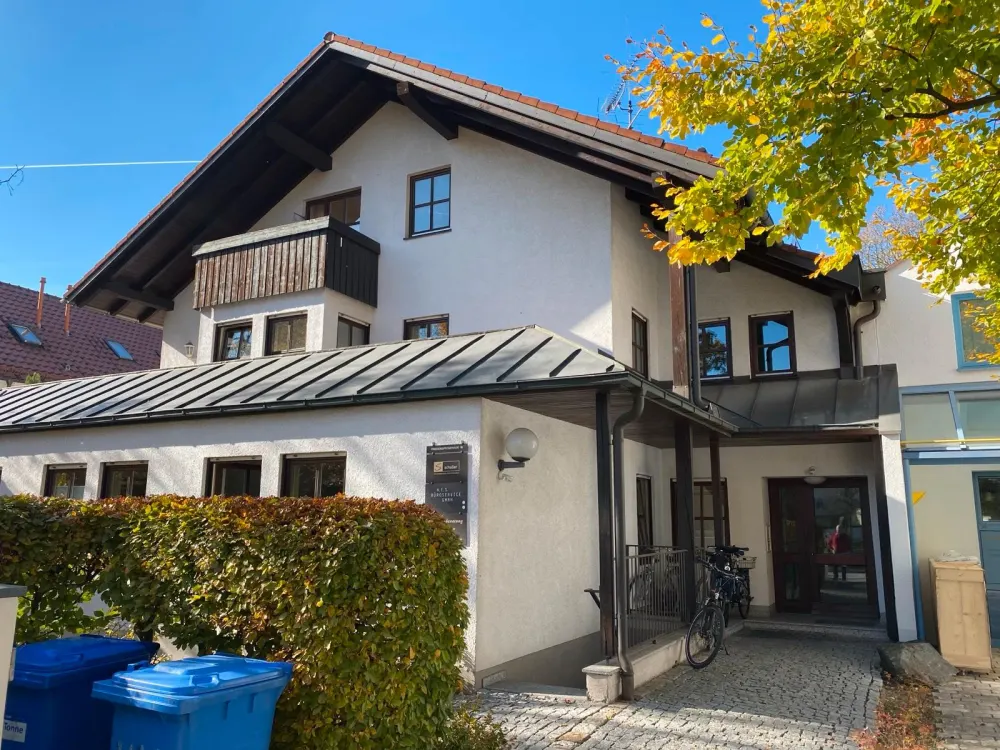 1-Raum-Wohnung mit Einbauküche und Balkon in München Trudering