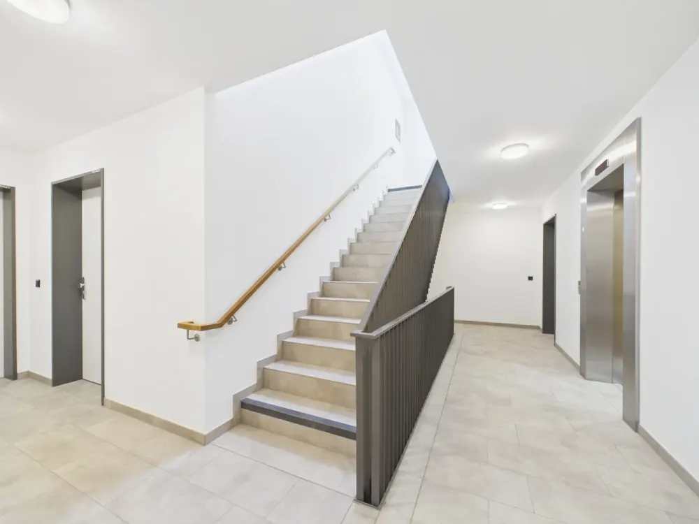 Privately Financed Spacious 1-Room Apartment