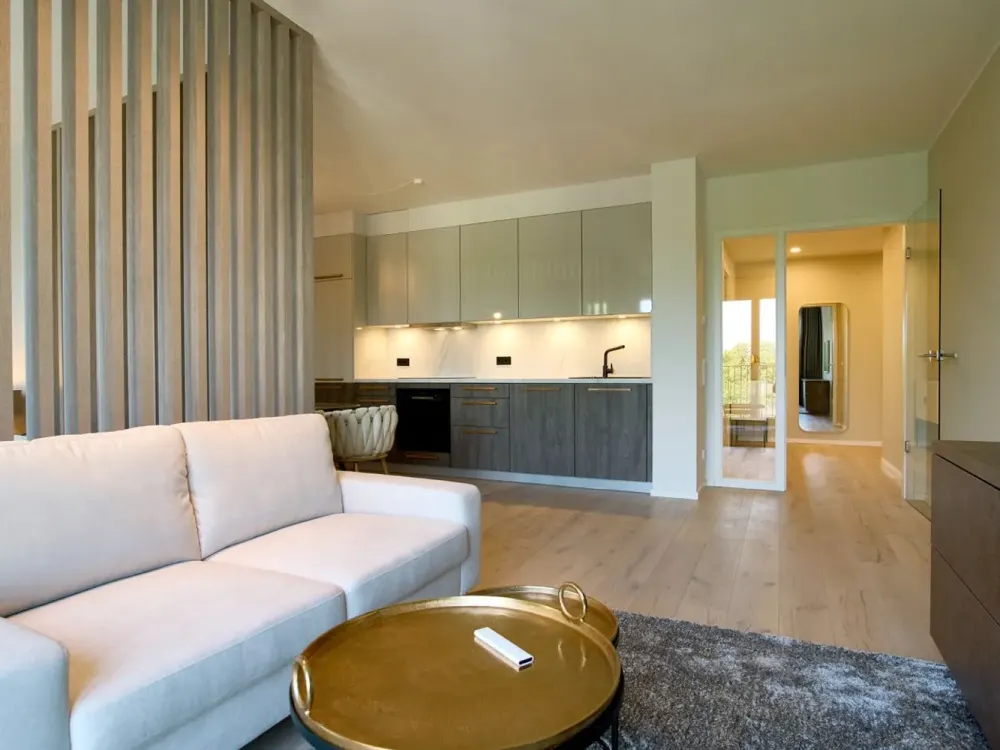 Hochwertig möbliertes Apartment in 5. Etage mit Balkon