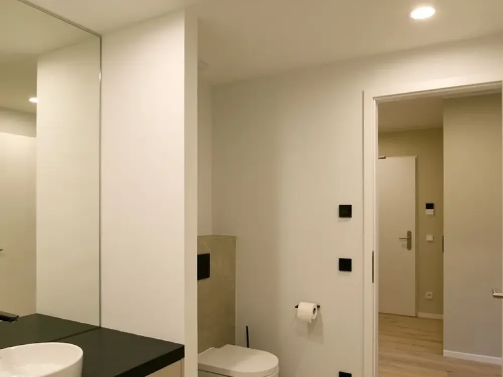 Hochwertig möbliertes Apartment in 5. Etage mit Balkon