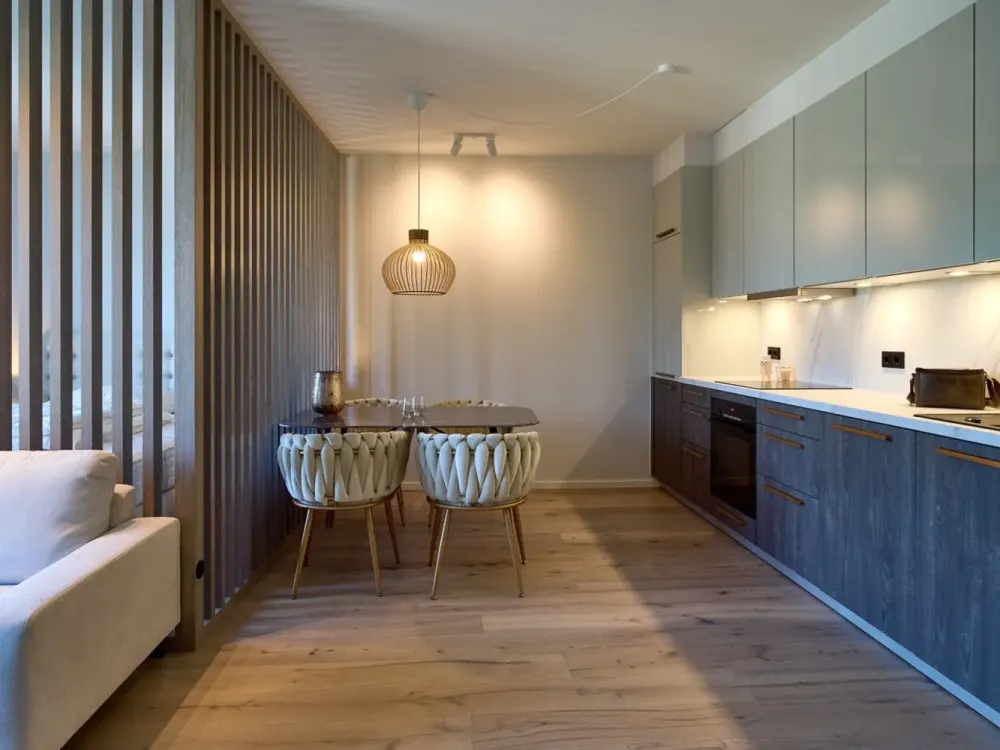 Hochwertig möbliertes Apartment in 5. Etage mit Balkon