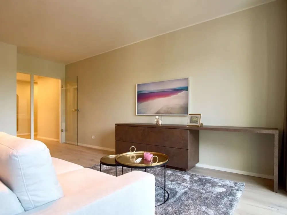 Hochwertig möbliertes Apartment in 5. Etage mit Balkon