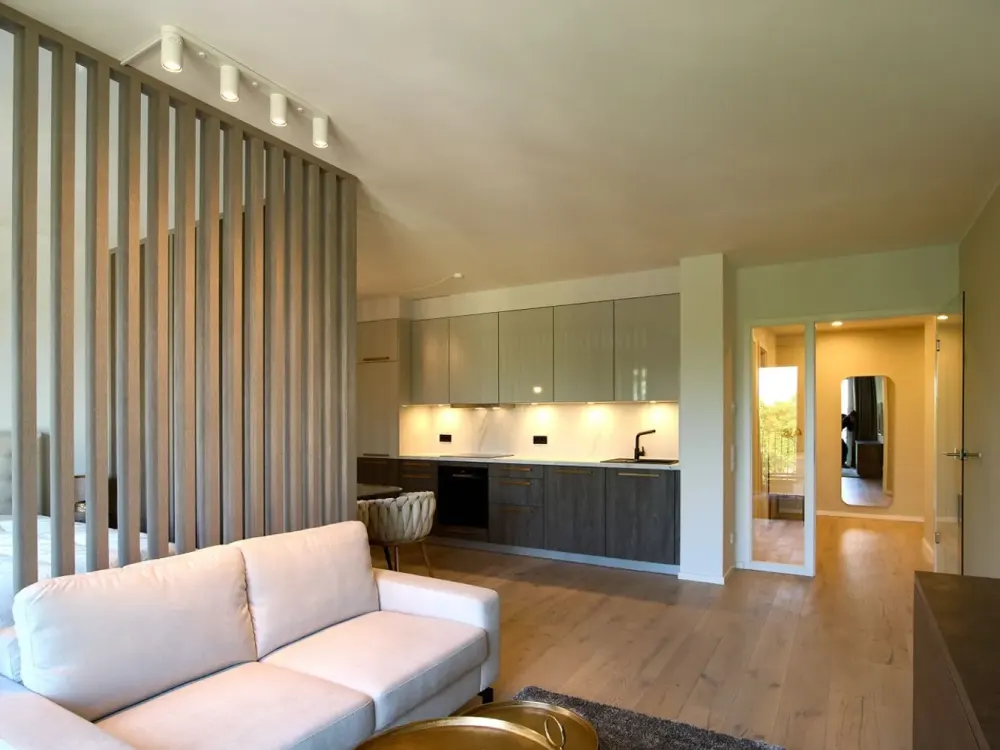 Hochwertig möbliertes Apartment in 5. Etage mit Balkon