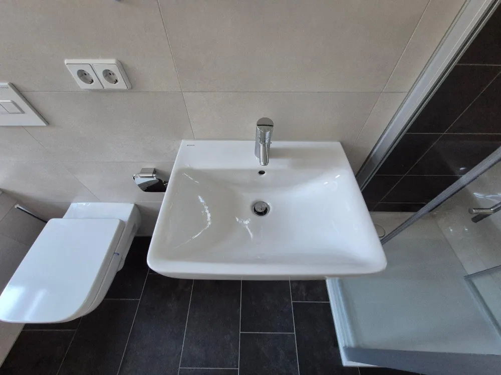 NEUWERTIG! SCHMUCKSTÜCK MIT BALKON UND AUSBLICK, BAD WANNE+DUSCHE & FE+GWC, FB HEIZUNG, ABSTELLR.,