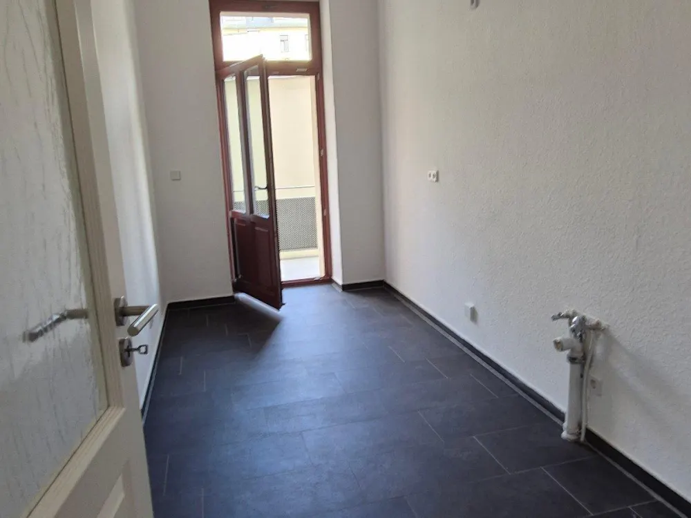 NEUWERTIG! SCHMUCKSTÜCK MIT BALKON UND AUSBLICK, BAD WANNE+DUSCHE & FE+GWC, FB HEIZUNG, ABSTELLR.,