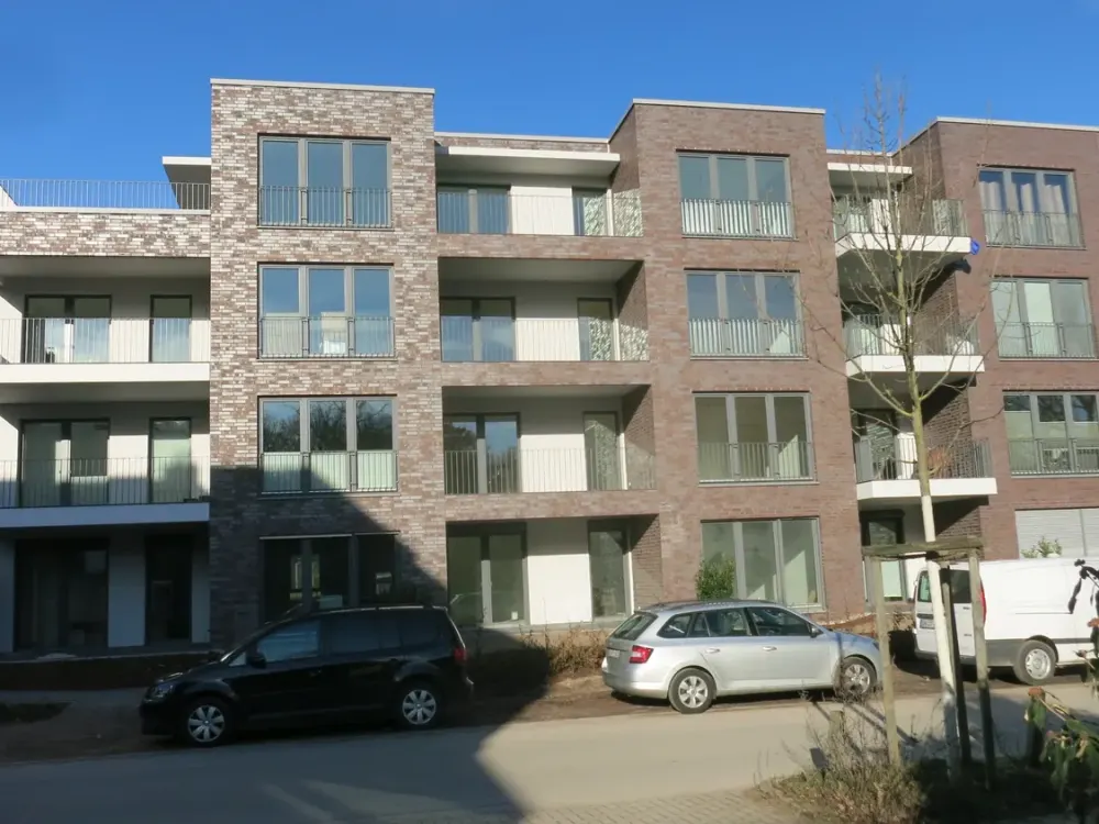 شقة طابق أرضي بغرفتين جديدة وخالية من الحواجز مع تراس بالقرب من الغابة في Hannover-Kirchrode