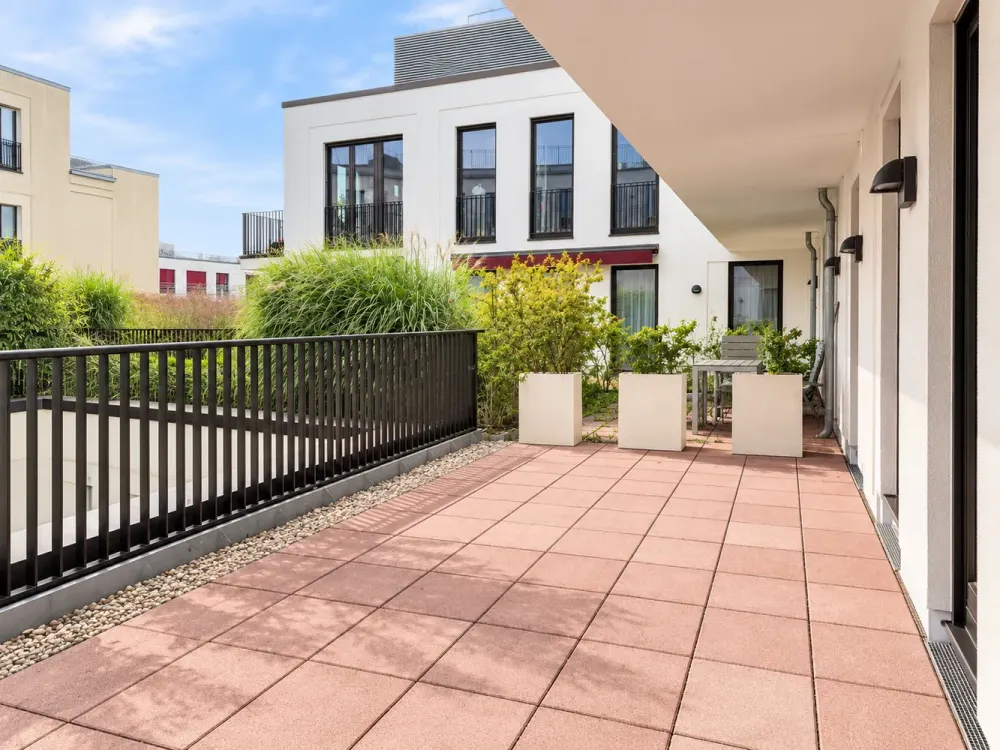 Mitten in Berlin, draußen zuhause, 2 Zimmer mit großer Terrasse