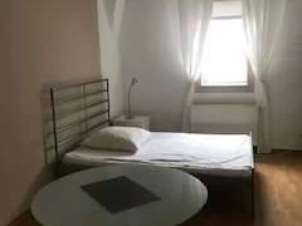 WESTEND: Vollmöbliertes WG-Zimmer in der Innenstadt !