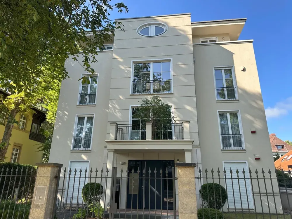 Exklusives Wohnen in der Stadtvilla, Gartenwohnung mit Kamin und großzügiger Terrasse im Grunewald