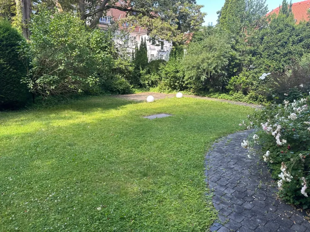 Exklusives Wohnen in der Stadtvilla, Gartenwohnung mit Kamin und großzügiger Terrasse im Grunewald