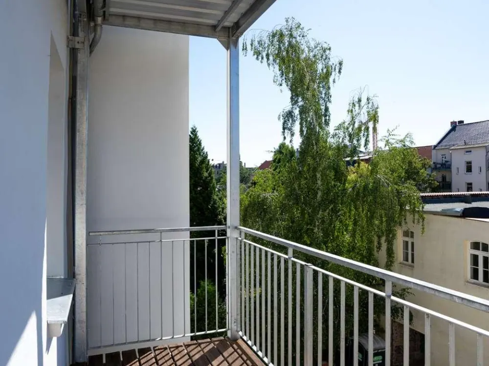 Sanierte 2-Zimmer-Wohnung mit moderner Einbauküche, Waschmaschine und Balkon in Altlindenau