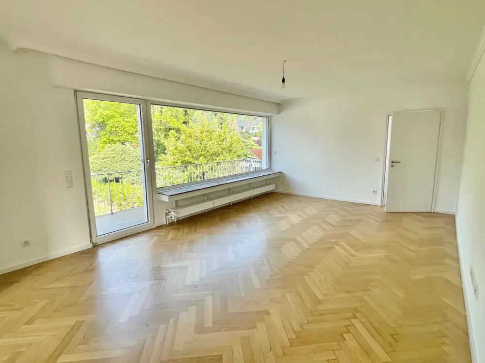 Helle 2,5 Raum-Wohnung mit großem Balkon und schönem Blick ins Grüne