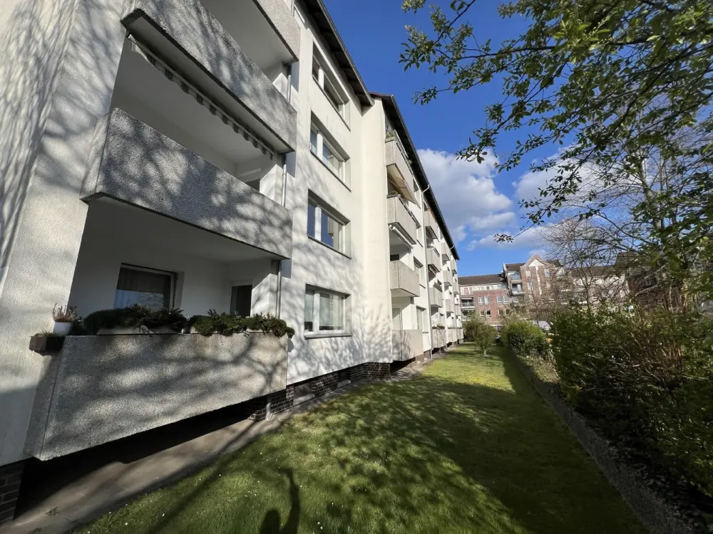 KUNZE: 3 Room Apartment with Balcony in Langenhagen Mitte