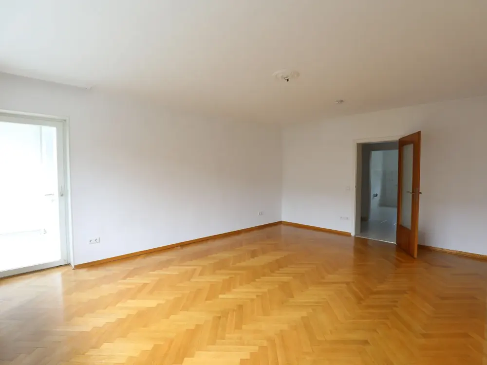 KUNZE: 3 Room Apartment with Balcony in Langenhagen Mitte