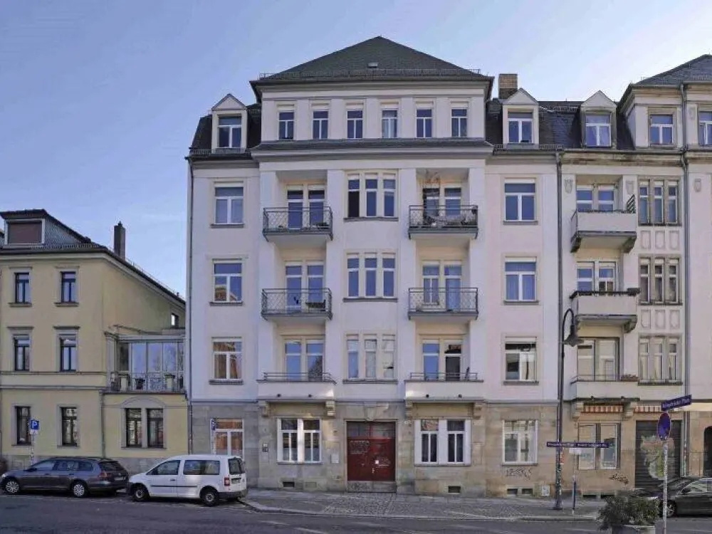 Wohnen mit Stil in Bestlage: traumhaft sanierte 3-Raumwohnung mit Balkon in der Dresdner Neustadt