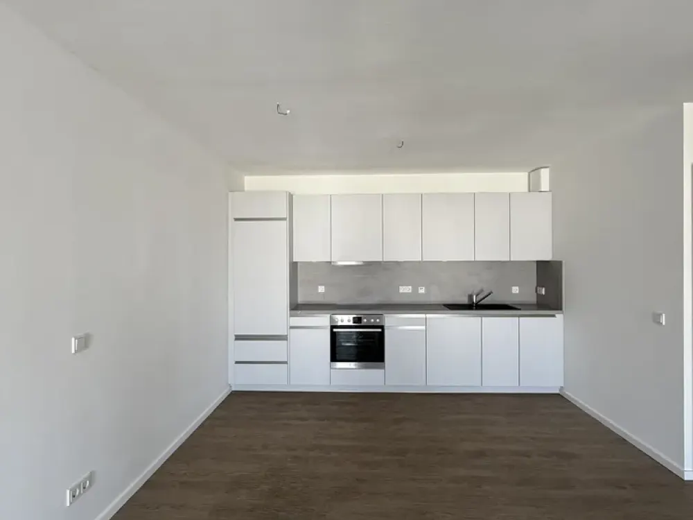 Moderne 2-Raum-Wohnung mit Einbauküche und Balkon