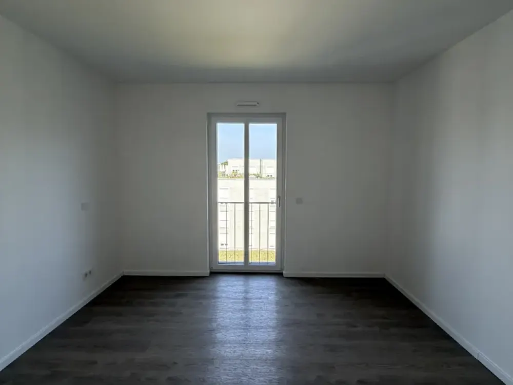 Moderne 2-Raum-Wohnung mit Einbauküche und Balkon