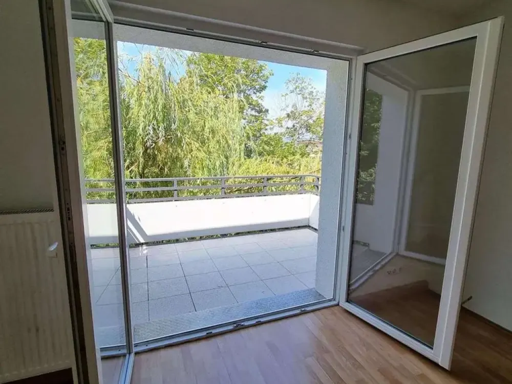 Neu renovierte 4- Zimmer Wohnung in Frankfurt Bockenheim