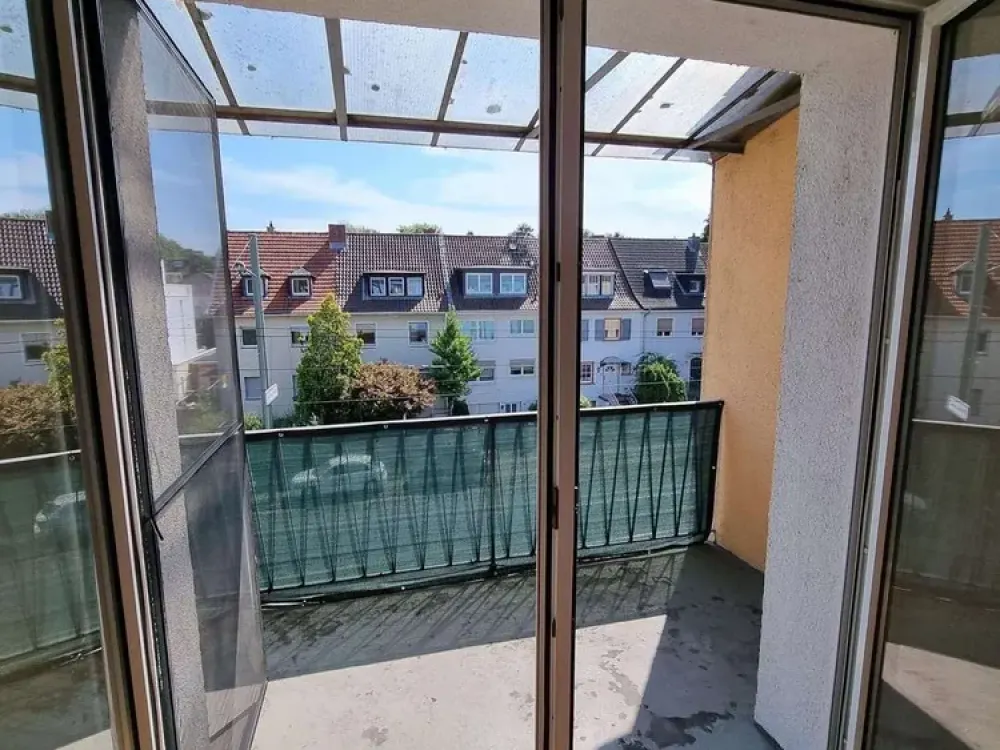 Neu renovierte 4- Zimmer Wohnung in Frankfurt Bockenheim