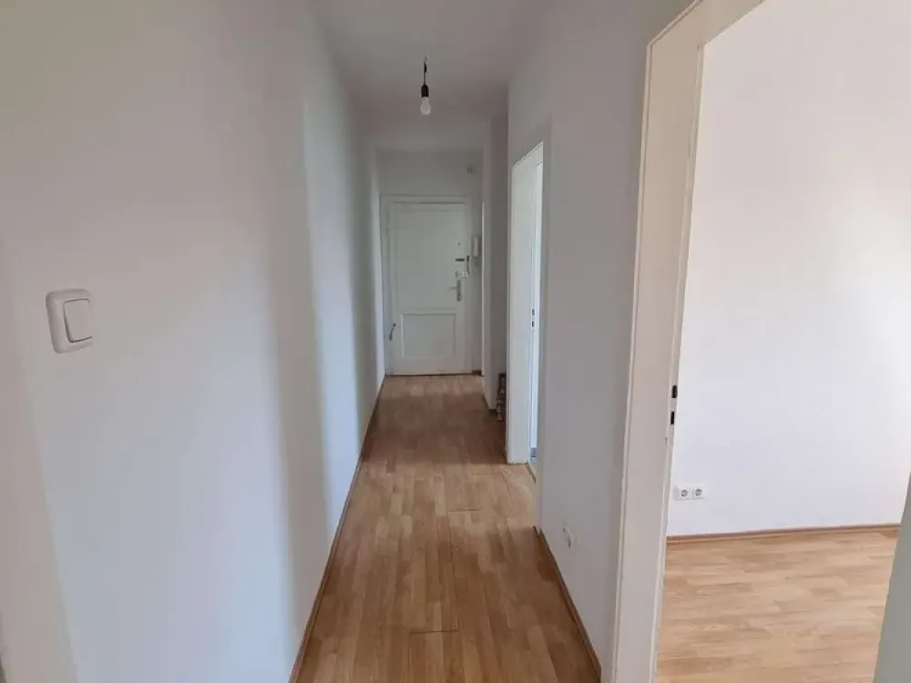 Neu renovierte 4- Zimmer Wohnung in Frankfurt Bockenheim