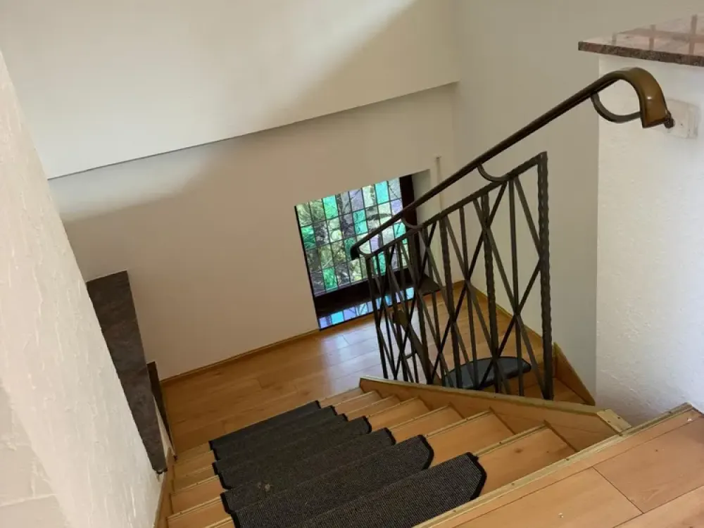 große Einliegerwohnung mit separatem Eingang und Terrasse in ruhiger Lage
