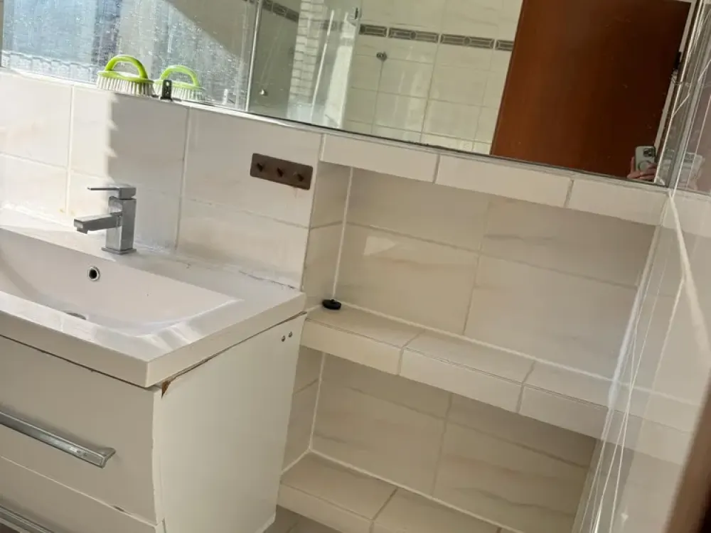große Einliegerwohnung mit separatem Eingang und Terrasse in ruhiger Lage