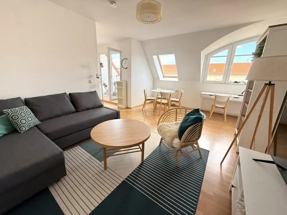 2 Zimmer Dachgeschoss-Wohnung mit Balkon im Prenzlauer Berg - frei ab sofort